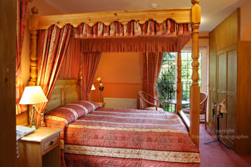 Room 14, Little Silver Hotel